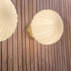 Applique Murale En Verre Opalin Et Métal Doré