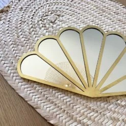 Miroir Forme Eventail Bords Fins Arrondi En Métal Doré Fait à La Main -Décor Soldes miroir eventail arrondi metal dore 2