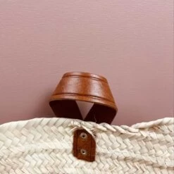 Panier à Suspendre En Palmier Tressé Et Anse En Cuir -Décor Soldes panier a suspendre en palmier tresse et anse en cuir 3
