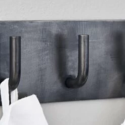 Patère - 3 Crochets En Métal Noir Finition Antique - House Doctor -Décor Soldes patere 3 crochets en metal noir house doctor 2