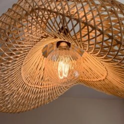 Abat Jour Pour Lustre En Rotin XL Ondulée Et Recourbée Faite Main à Bali -Décor Soldes suspension en rotin xl ondulee bali serie limitee 2